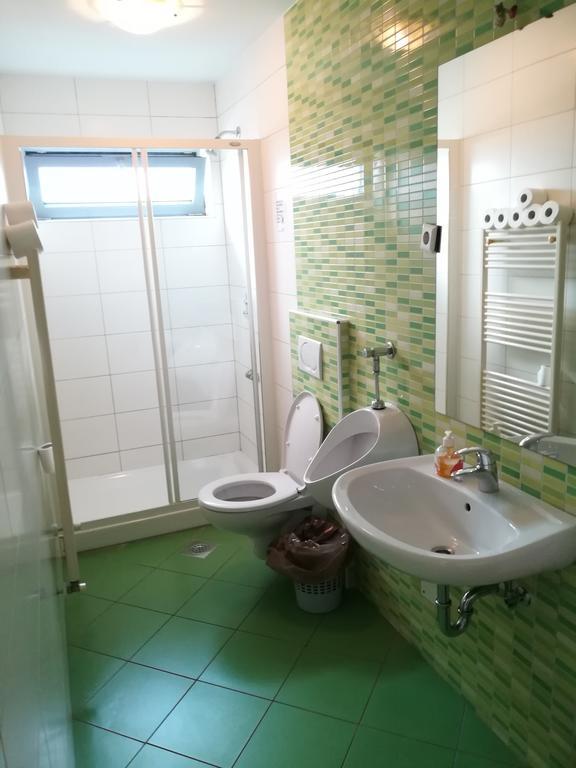 Simbol Rooms With Free Private Parking Ljubljana Exterior foto